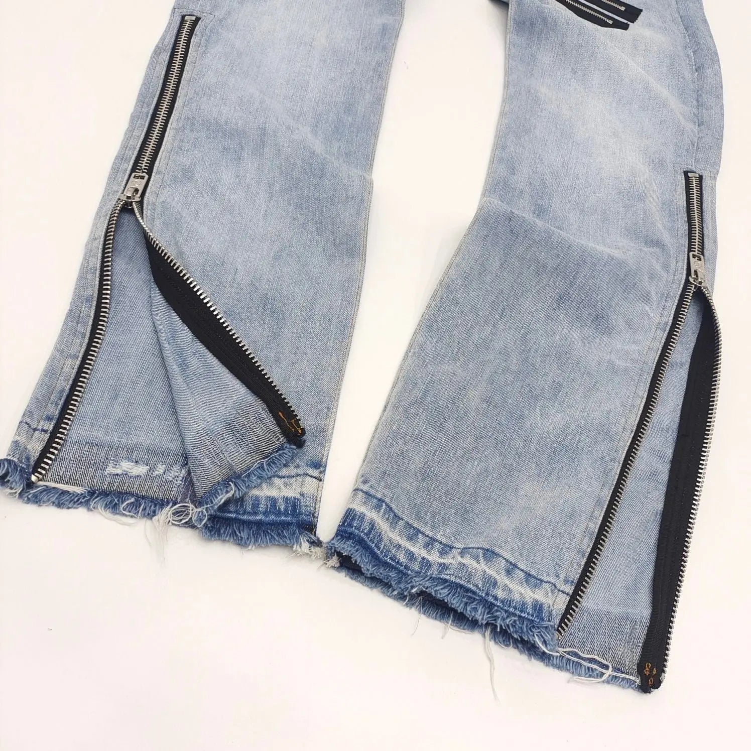 Gallery Dept | Light Wash Zipper Patch Jeans Gallery Dept.