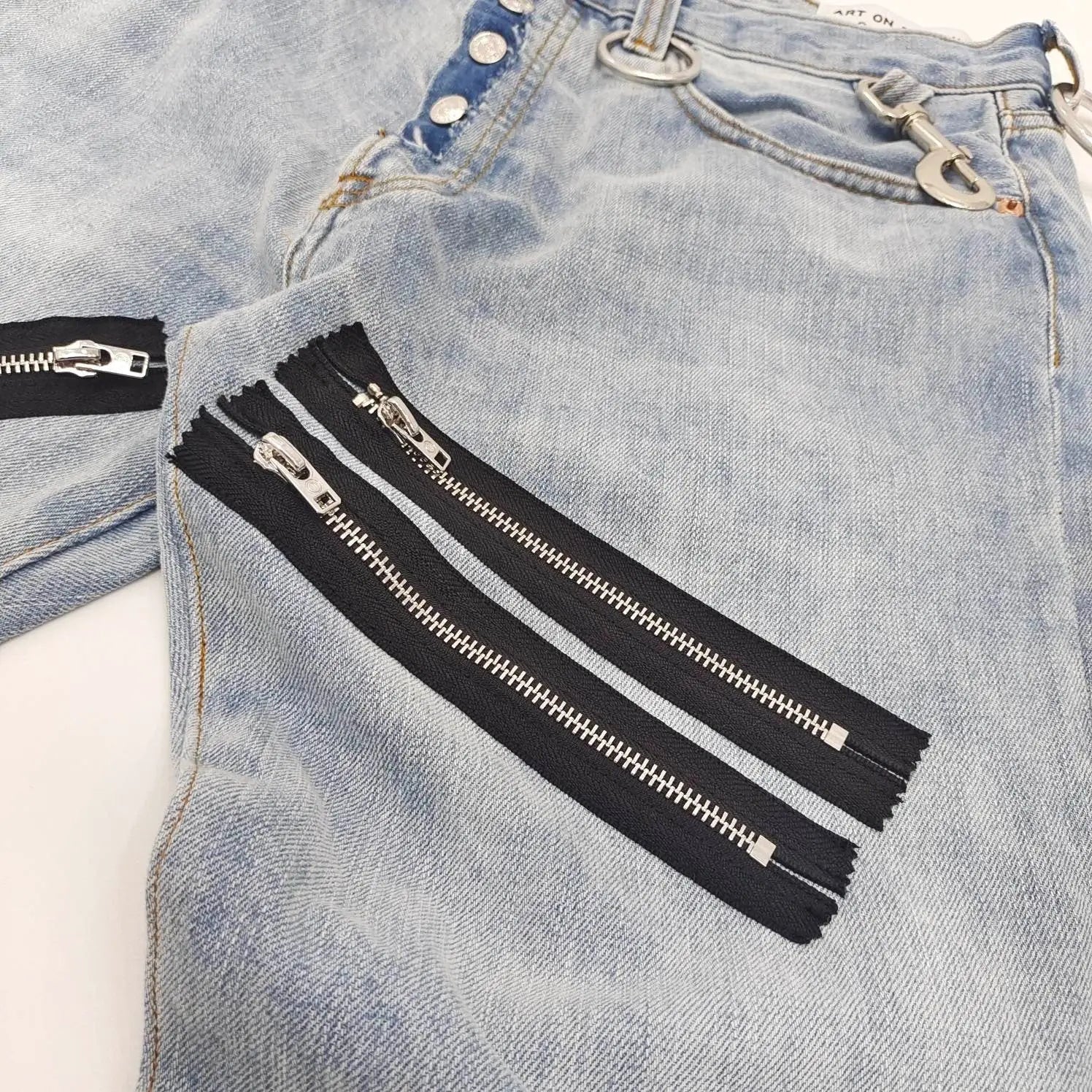 Gallery Dept | Light Wash Zipper Patch Jeans Gallery Dept.