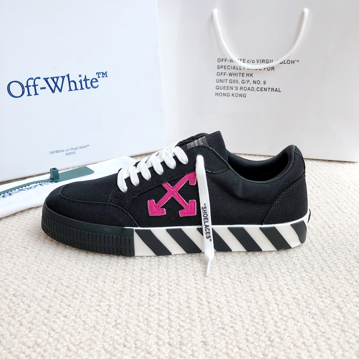 Off-White | Vulc Low Sneakers | Black Purple
