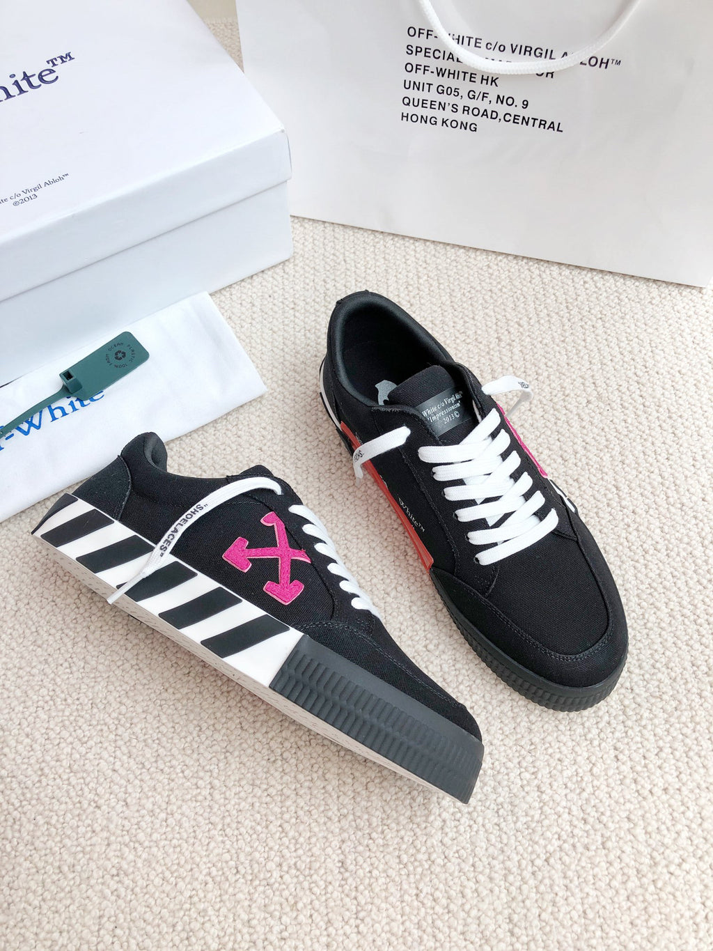 Off-White | Vulc Low Sneakers | Black Purple