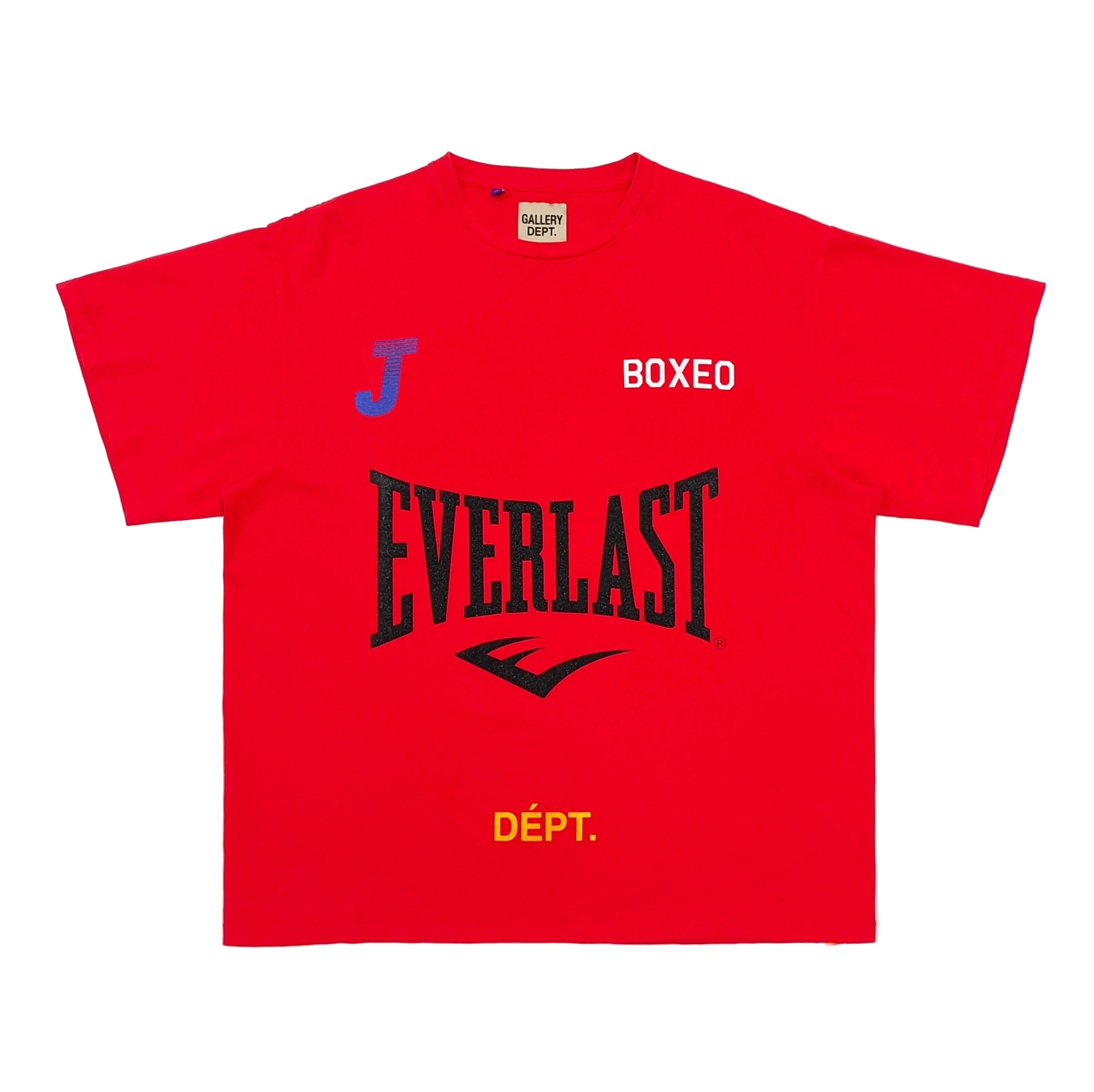 Red t-shirt with 'Everlast' and 'Boxeo' branding on a white background